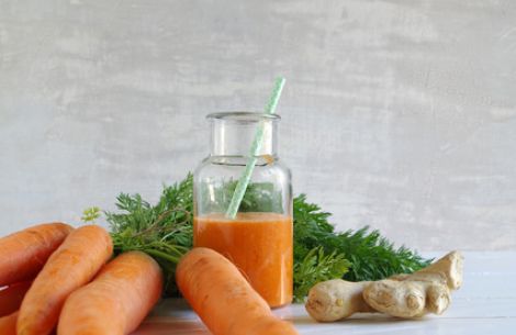 Saft mit Möhren und Ingwer.